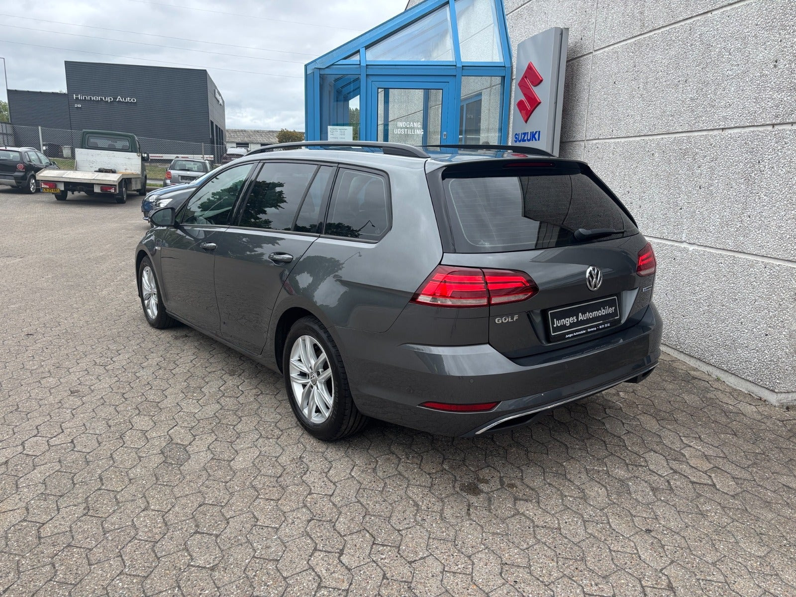 Grå VW Golf VII fra 2019
