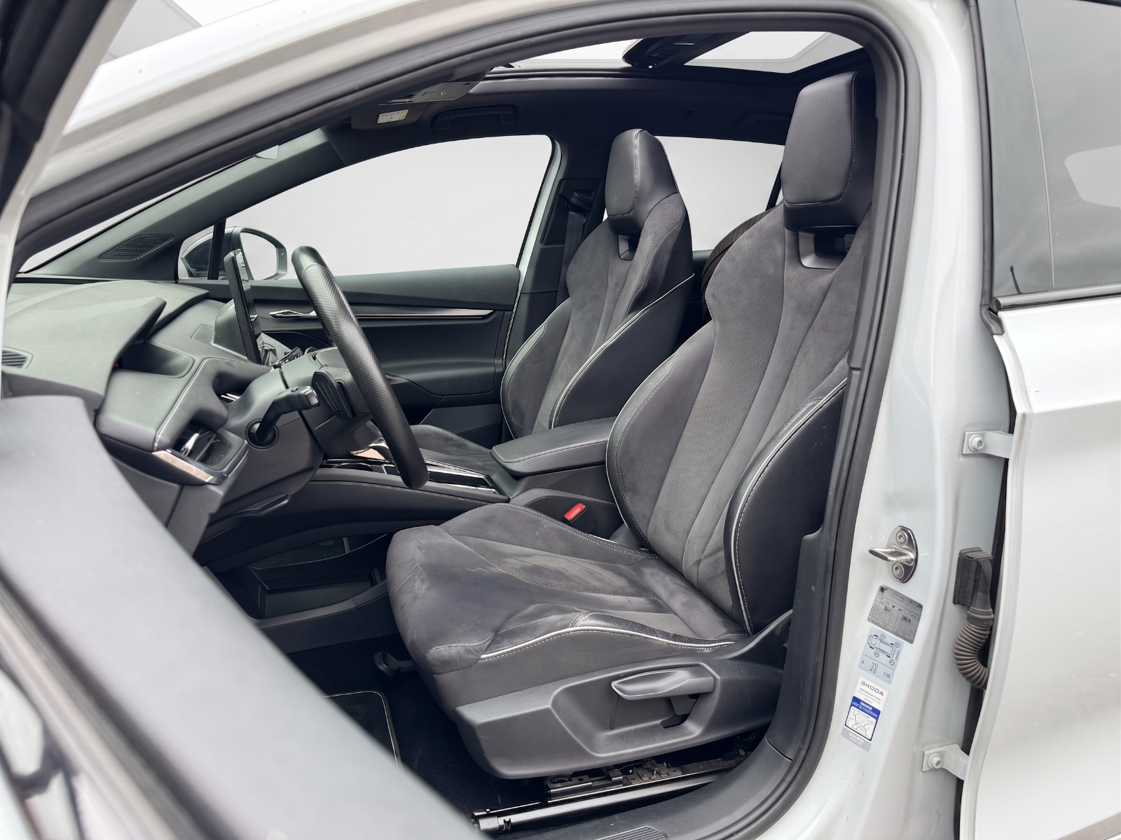 Hvid Skoda Enyaq fra 2022