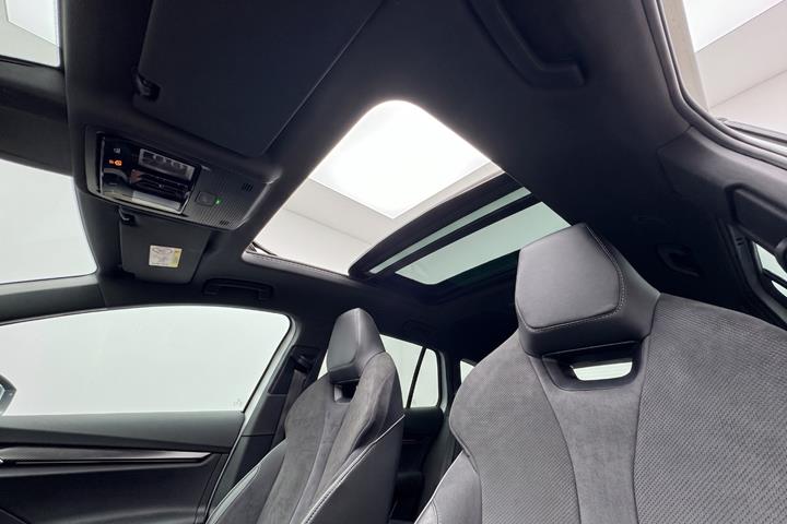 Hvid Skoda Enyaq fra 2022