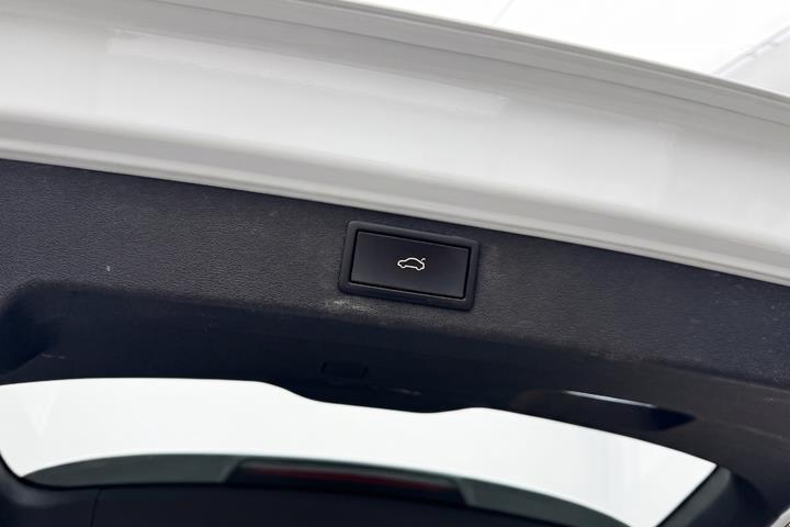 Hvid Skoda Enyaq fra 2022
