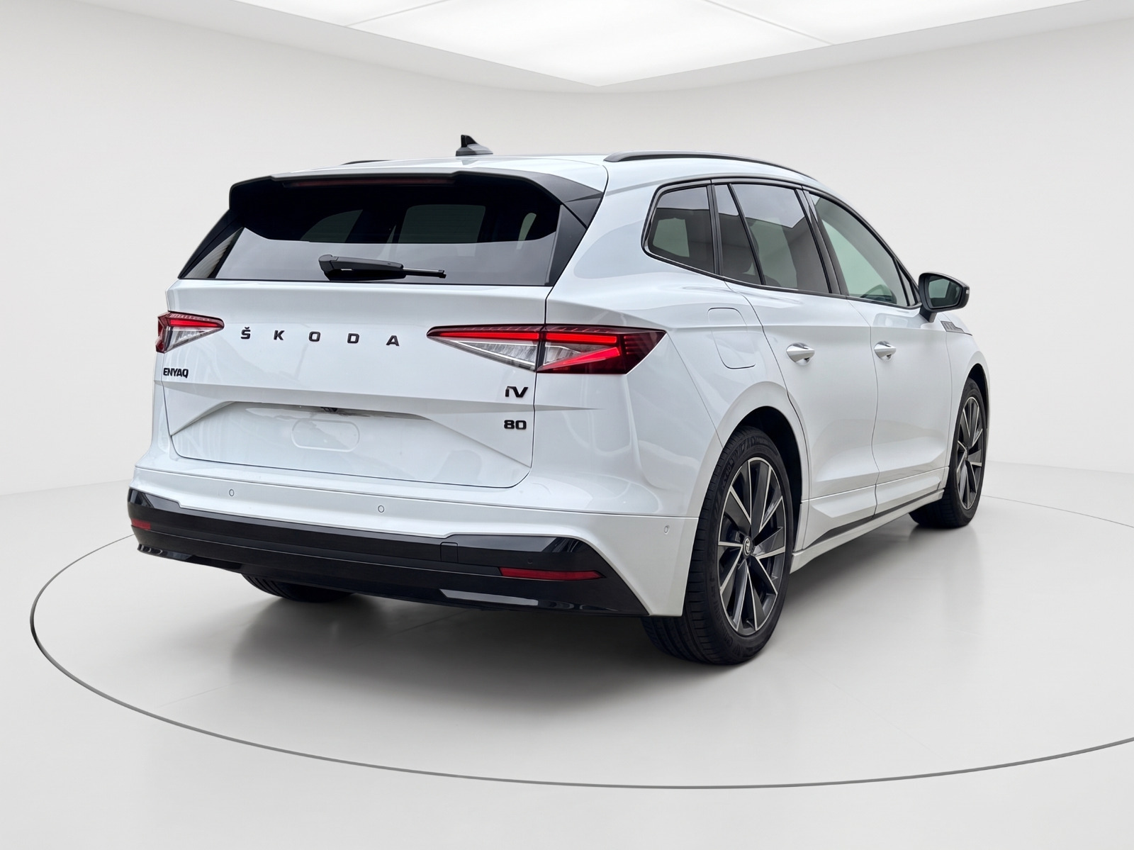 Hvid Skoda Enyaq fra 2022