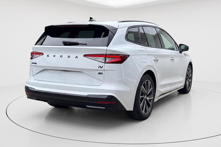 Hvid Skoda Enyaq fra 2022