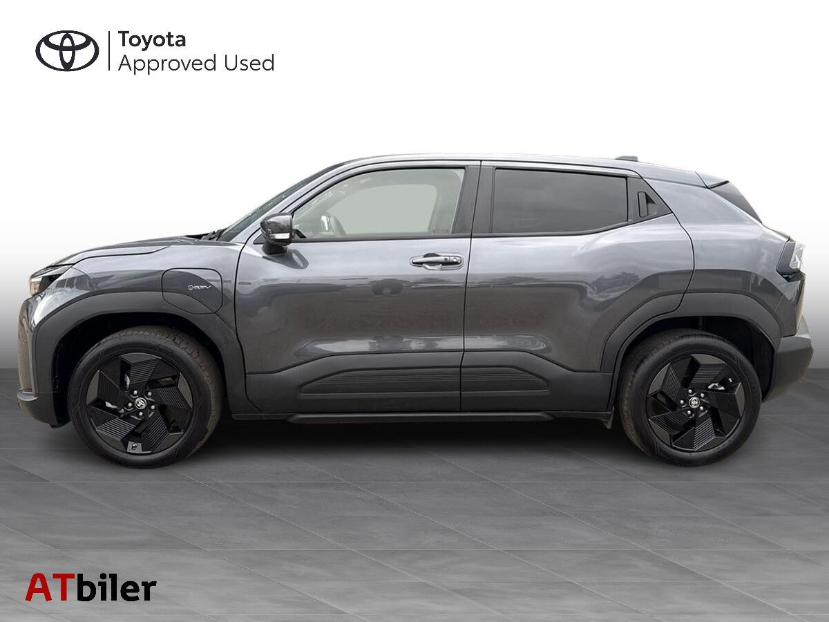 Sort Toyota Urban Cruiser fra 2025