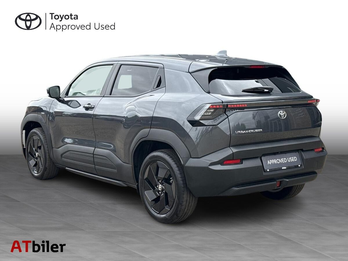 Sort Toyota Urban Cruiser fra 2025