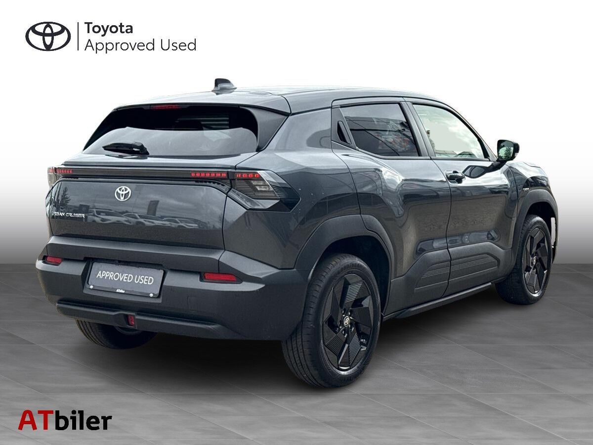 Sort Toyota Urban Cruiser fra 2025