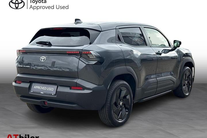 Sort Toyota Urban Cruiser fra 2025