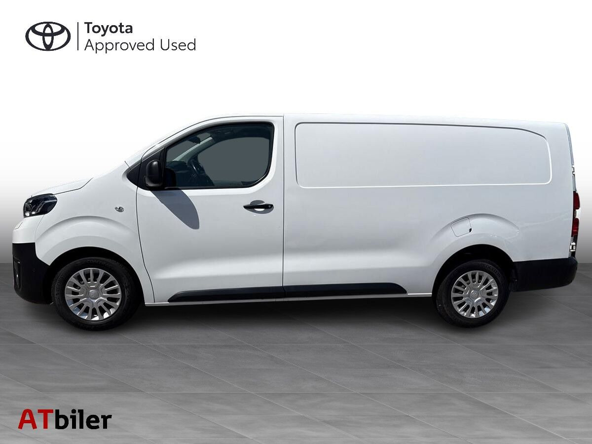 Hvid Toyota ProAce fra 2021