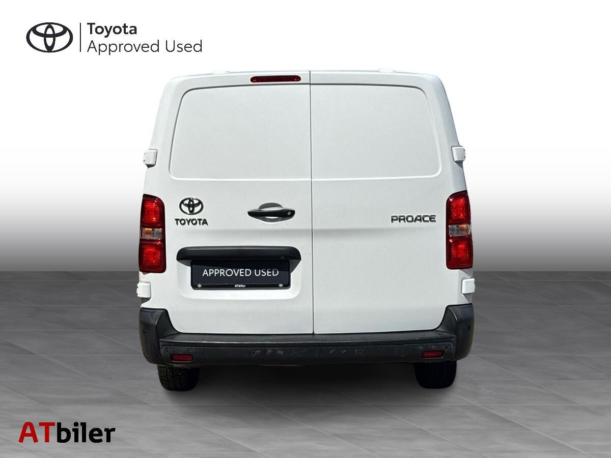 Hvid Toyota ProAce fra 2021