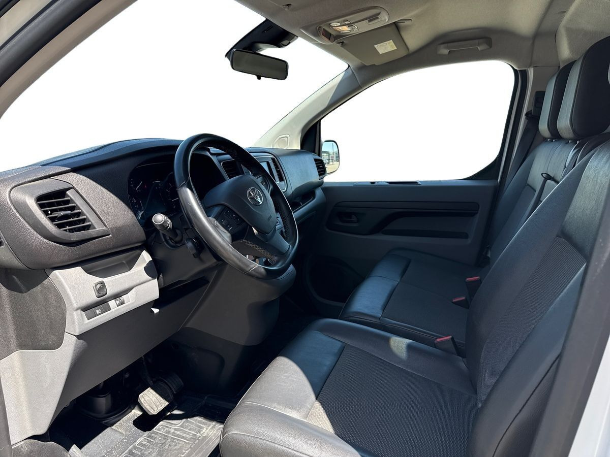 Hvid Toyota ProAce fra 2021