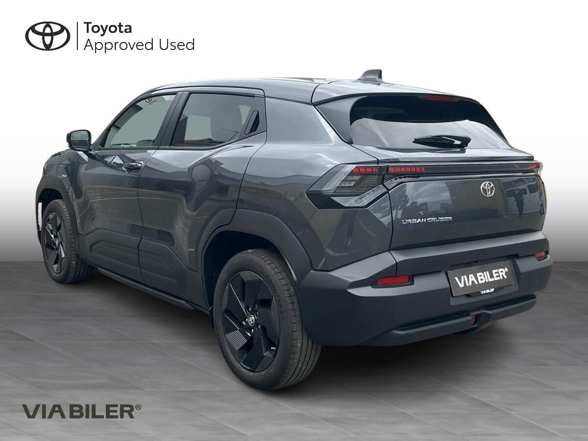 Grå Toyota Urban Cruiser fra 2025