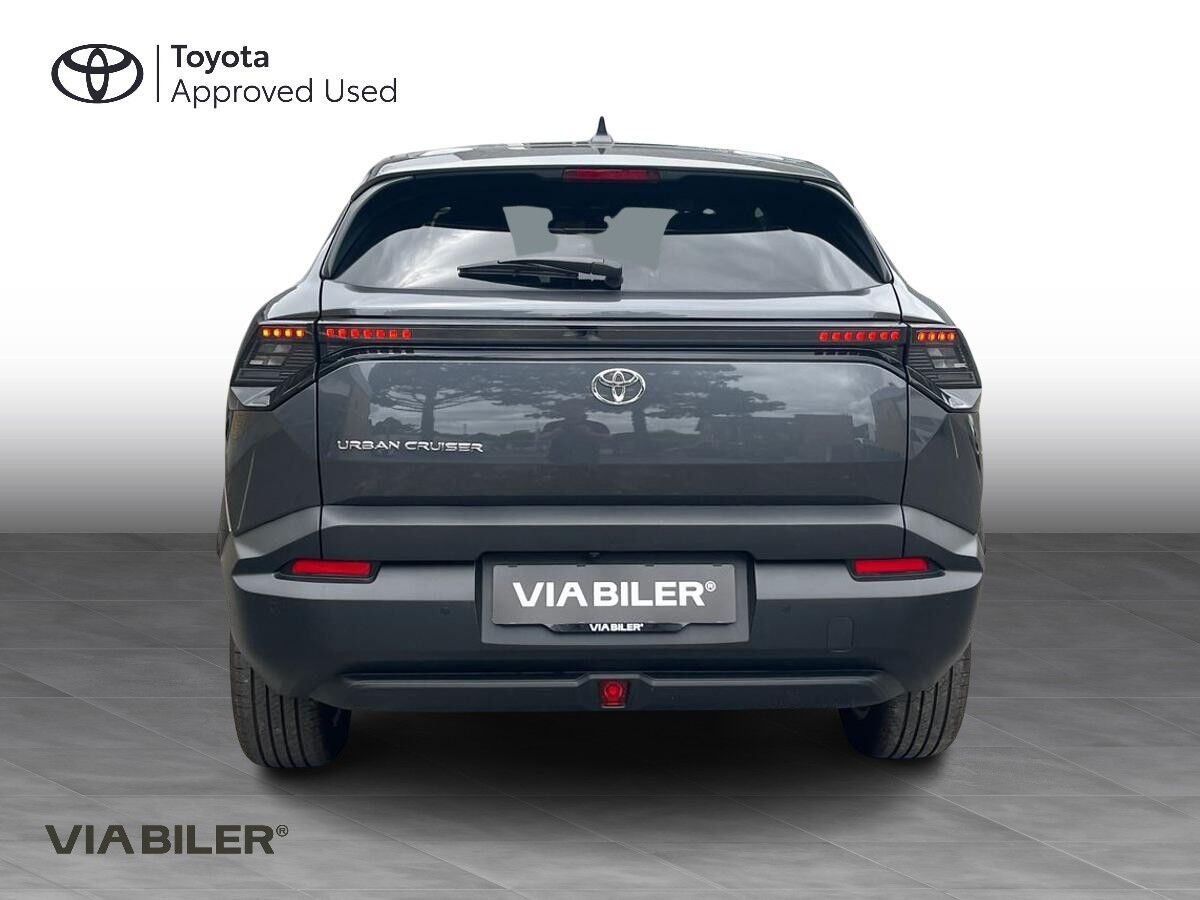 Grå Toyota Urban Cruiser fra 2025