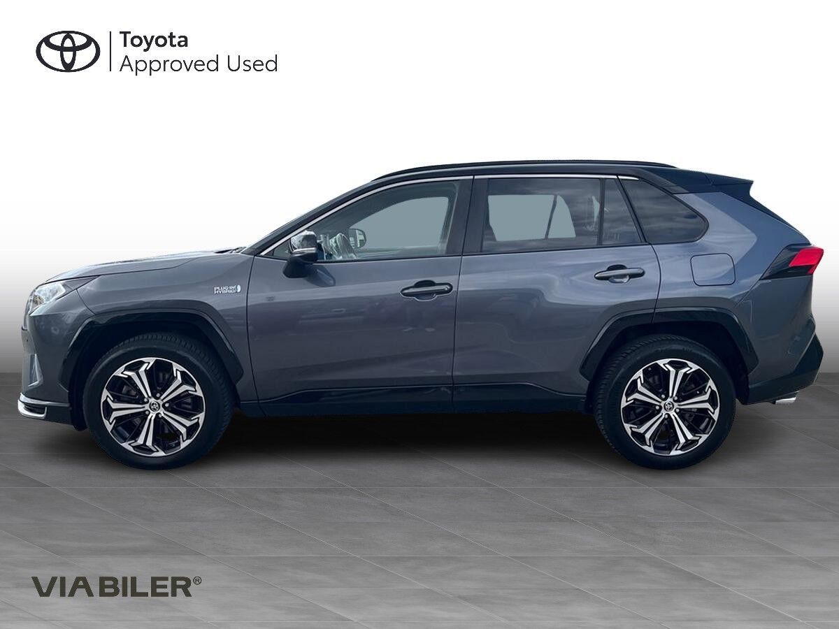 Sort Toyota RAV4 Plug-in fra 2021