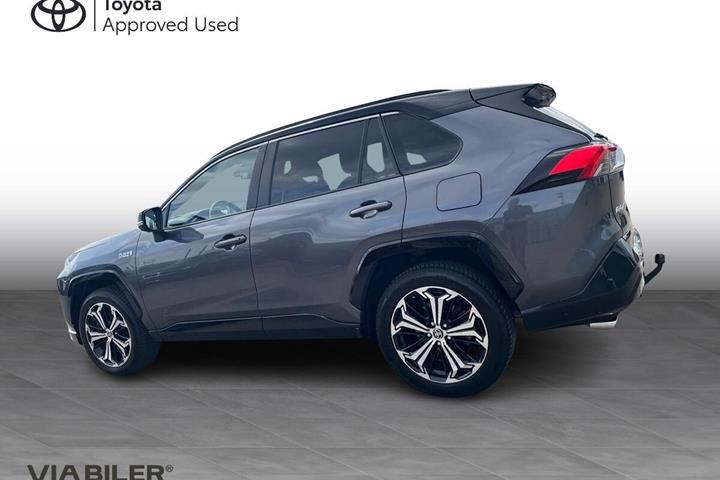 Sort Toyota RAV4 Plug-in fra 2021