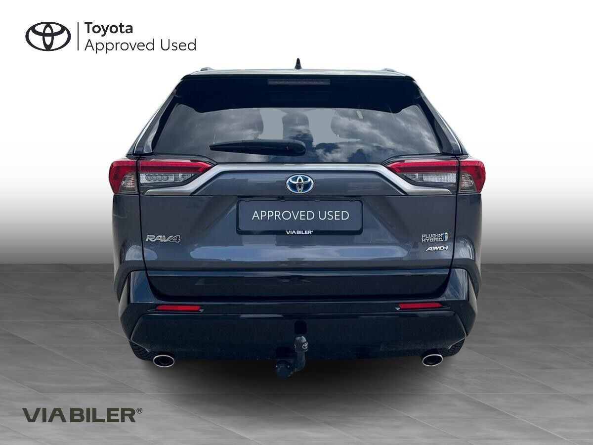 Sort Toyota RAV4 Plug-in fra 2021