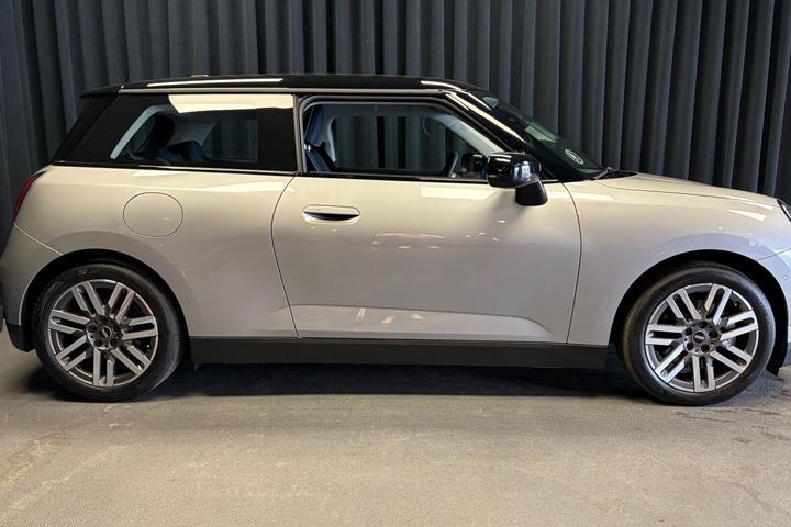 Sølv Mini Cooper fra 2024