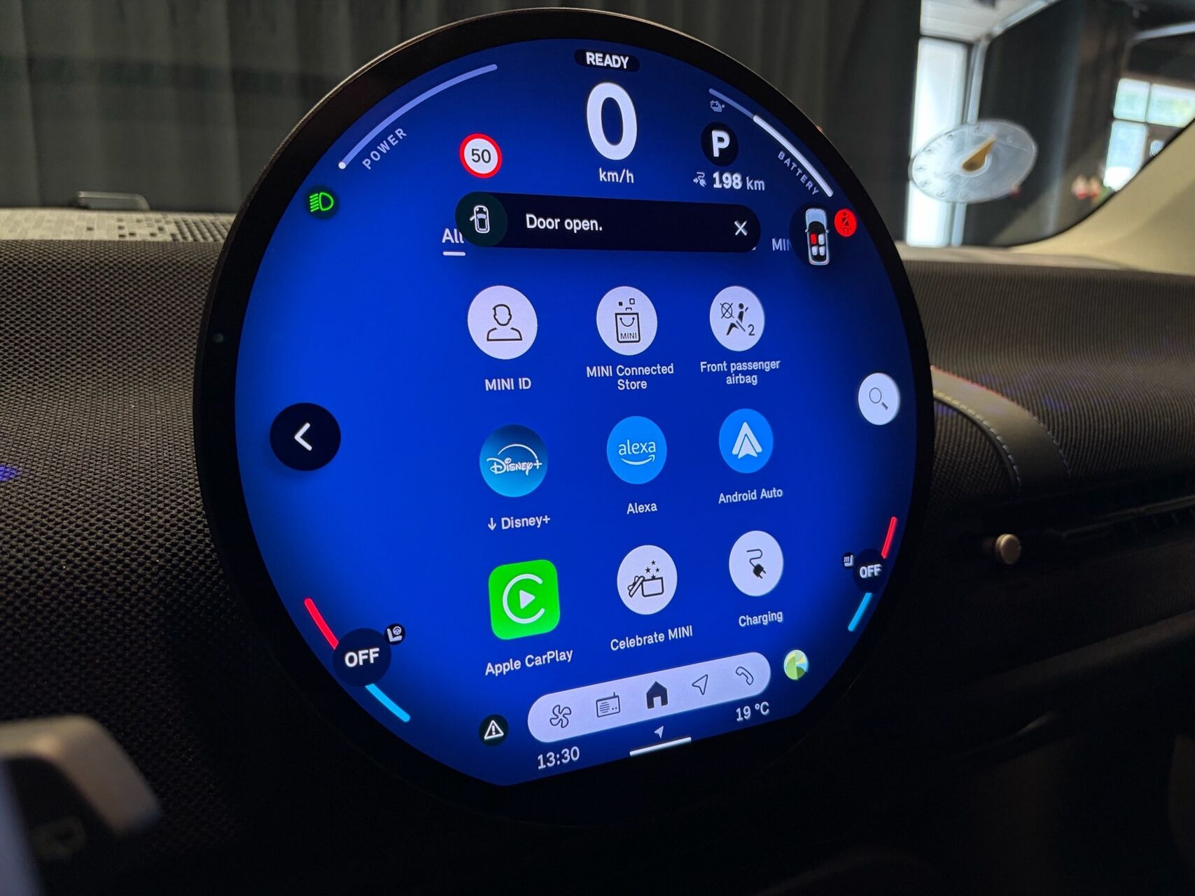 Sølv Mini Cooper fra 2024