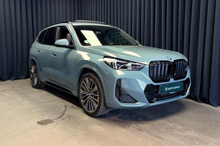 Grøn BMW iX1 fra 2023