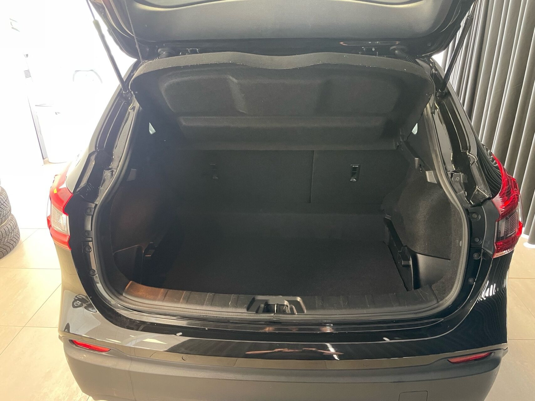 Sort Nissan Qashqai fra 2019