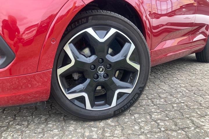 Rød Opel Grandland fra 2022