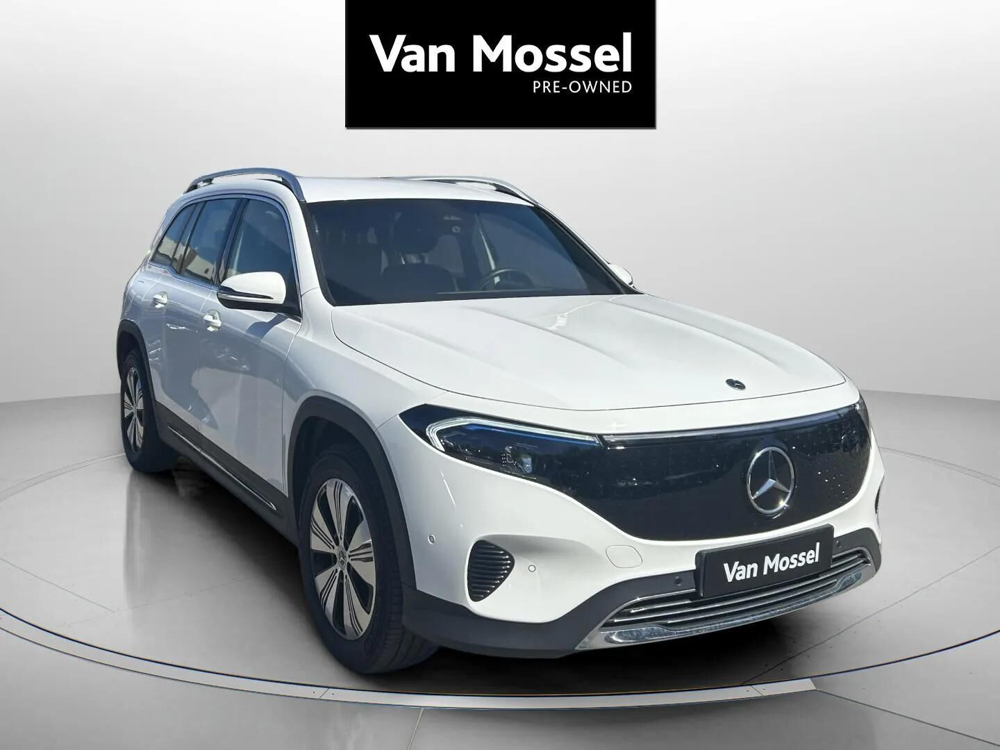 Hvid Mercedes EQB 300 fra 2024