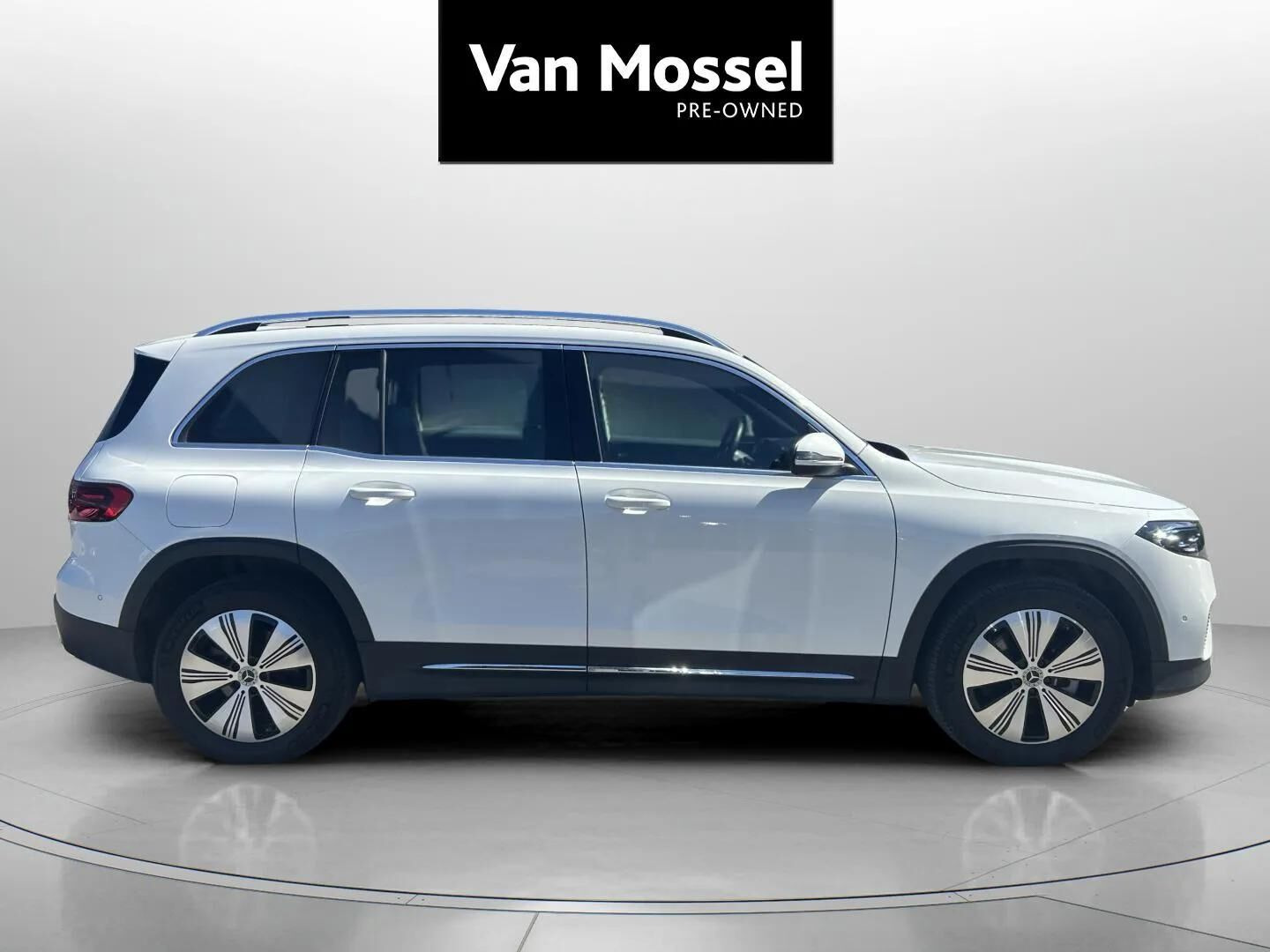 Hvid Mercedes EQB 300 fra 2024