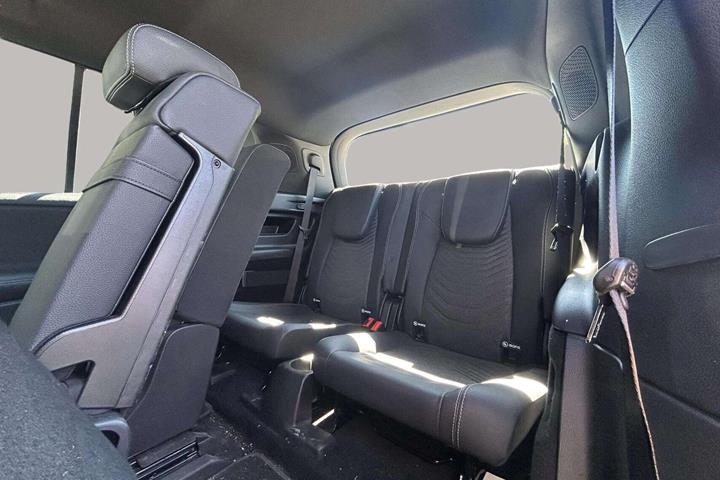 Hvid Mercedes EQB300 fra 2024