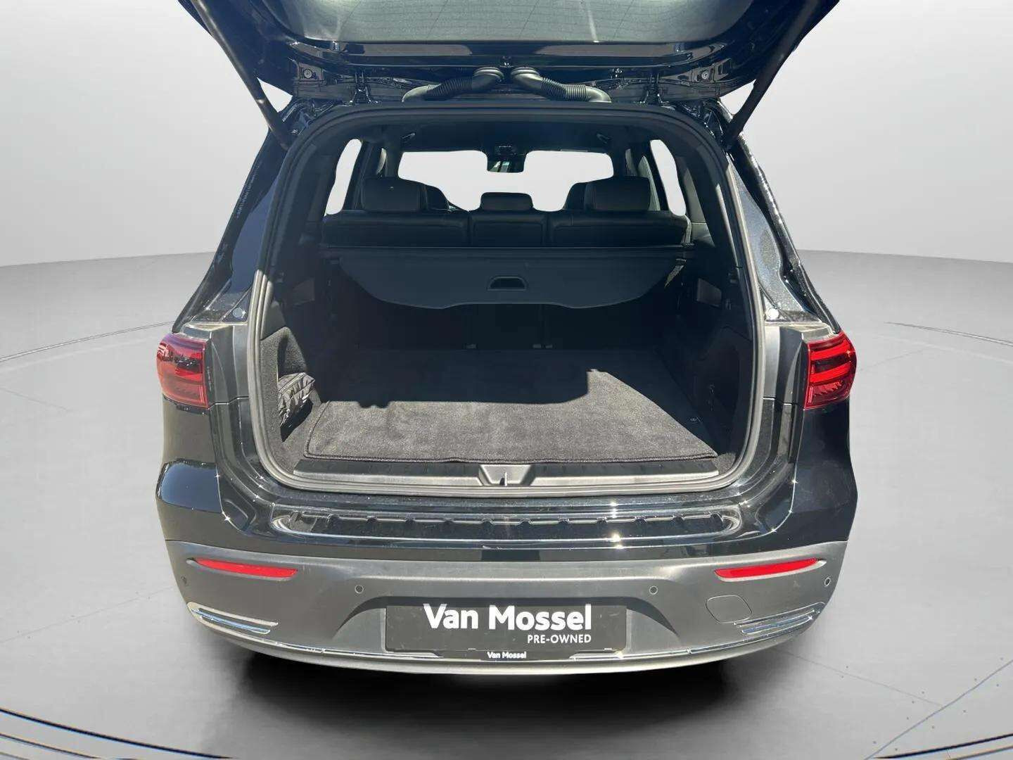 Sort Mercedes EQB 250+ fra 2024
