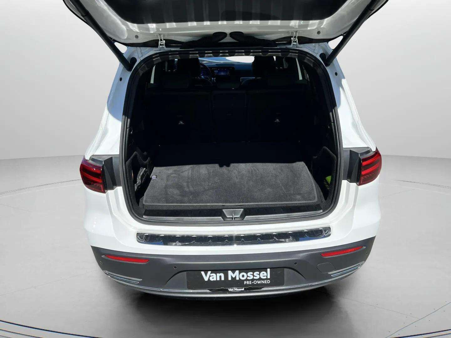 Hvid Mercedes EQB 250+ fra 2025