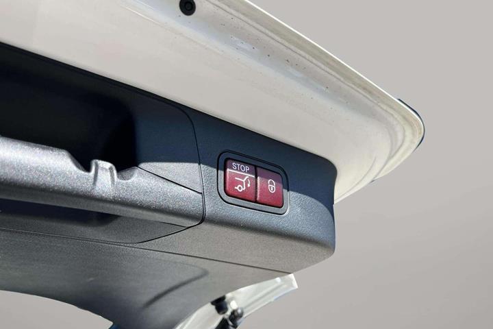 Hvid Mercedes EQB 250+ fra 2025