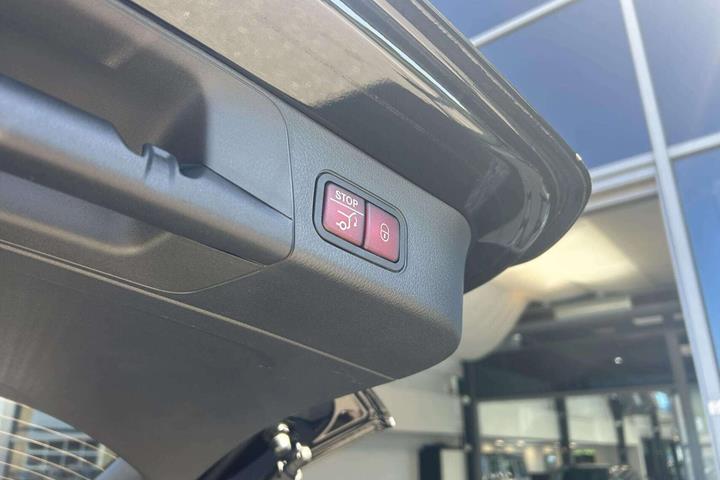 Sort Mercedes EQB 250+ fra 2025