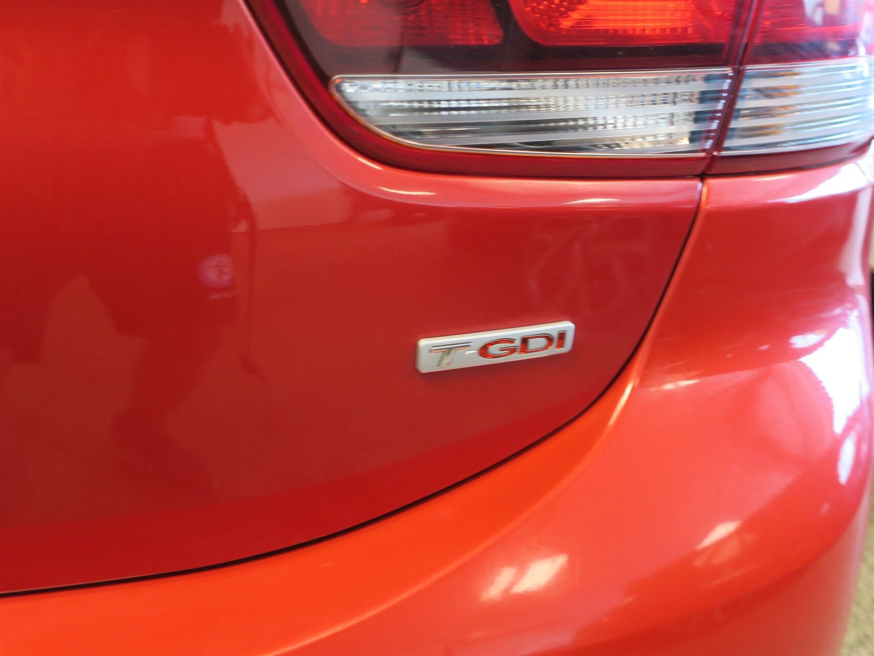 Rød Kia Rio fra 2017