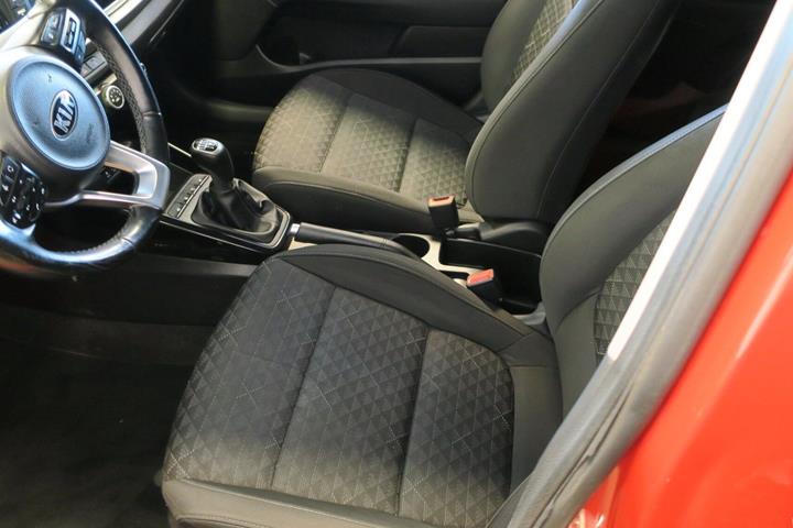 Rød Kia Rio fra 2017