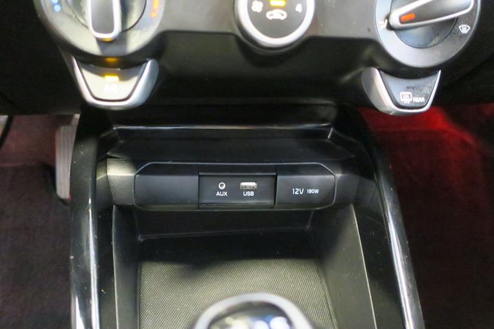 Rød Kia Rio fra 2017