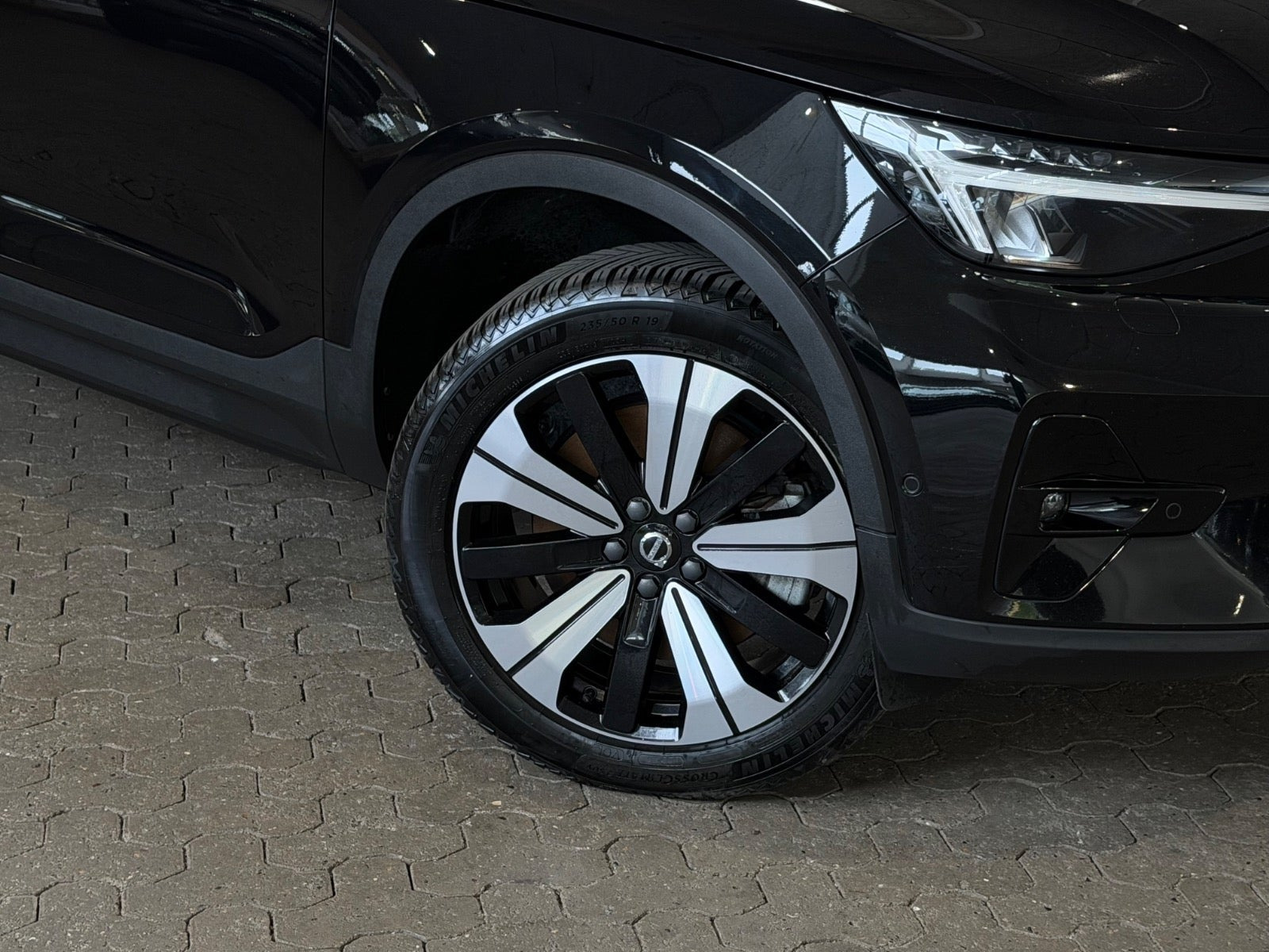 Sort Volvo XC40 fra 2023