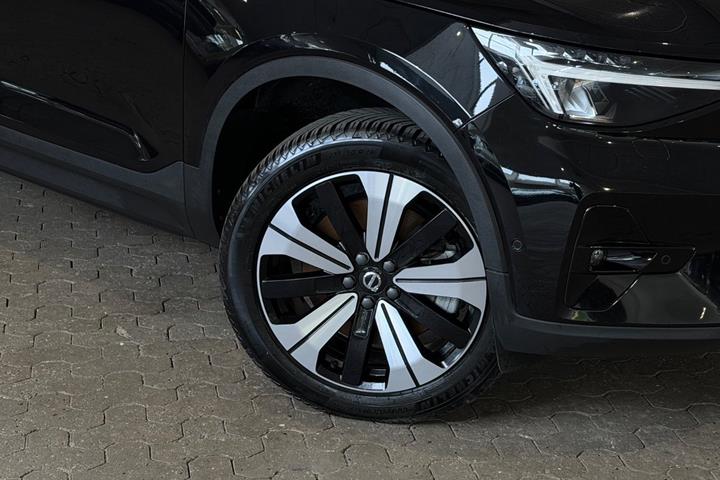 Sort Volvo XC40 fra 2023