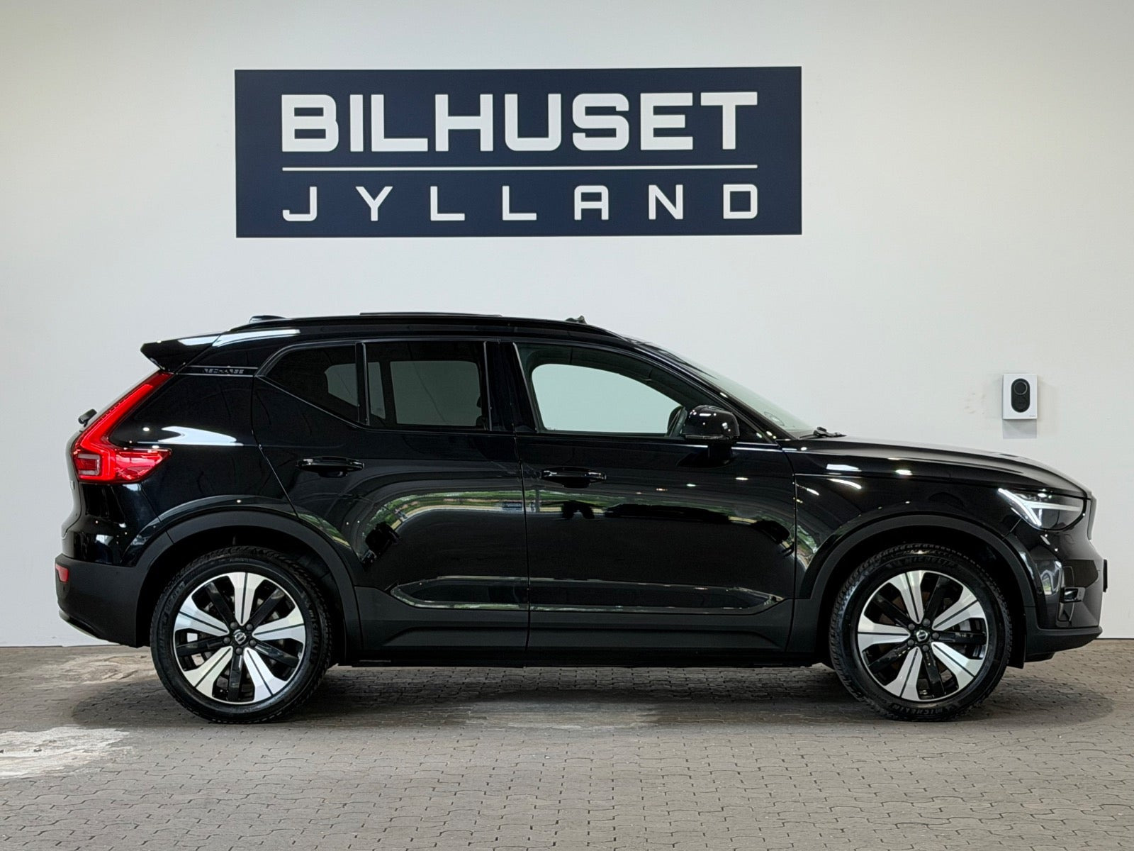 Sort Volvo XC40 fra 2023