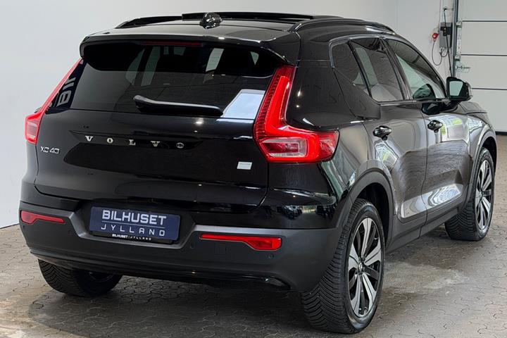 Sort Volvo XC40 fra 2023