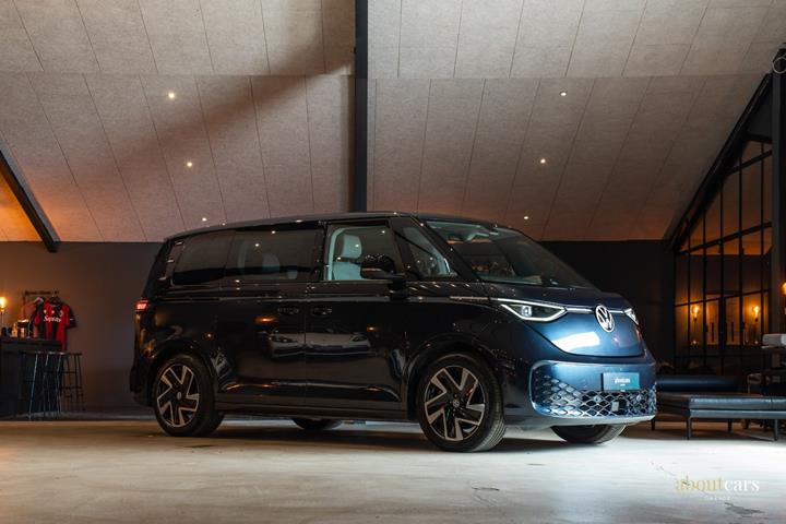 Blå VW ID.Buzz fra 2024