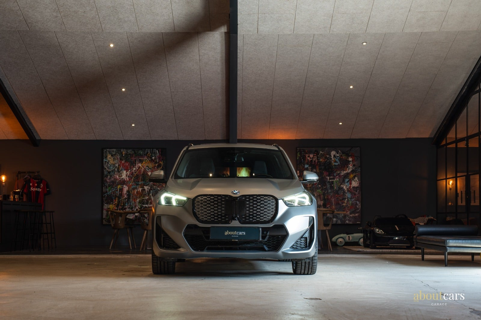 Grå BMW iX1 fra 2024
