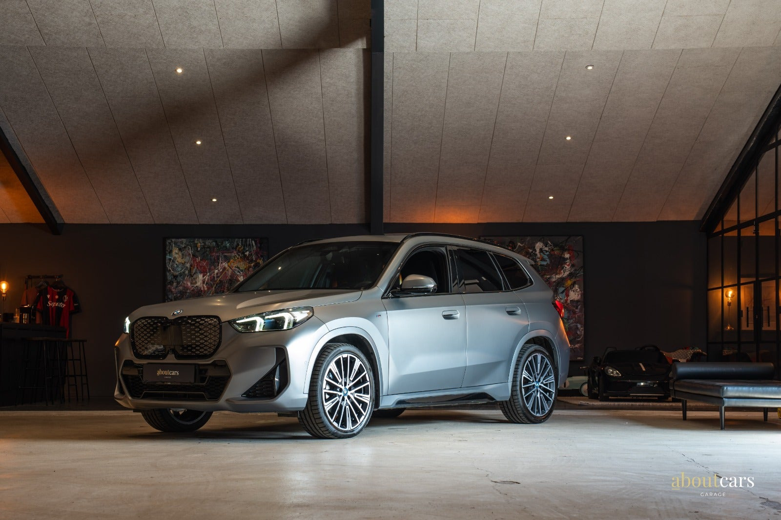 Grå BMW iX1 fra 2024