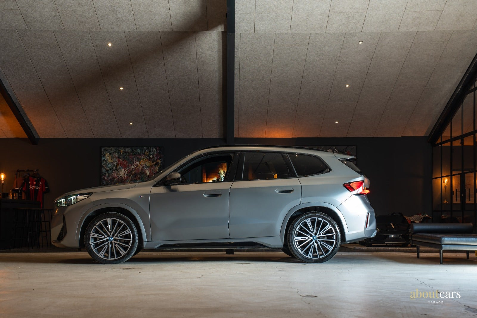Grå BMW iX1 fra 2024