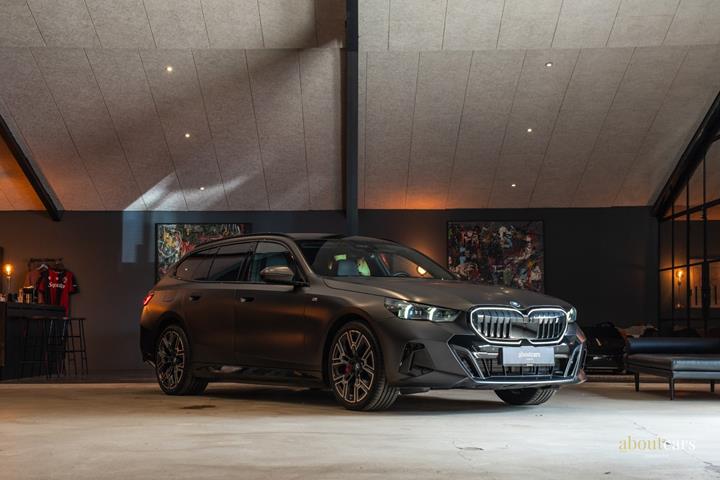 Sort BMW i5 fra 2024