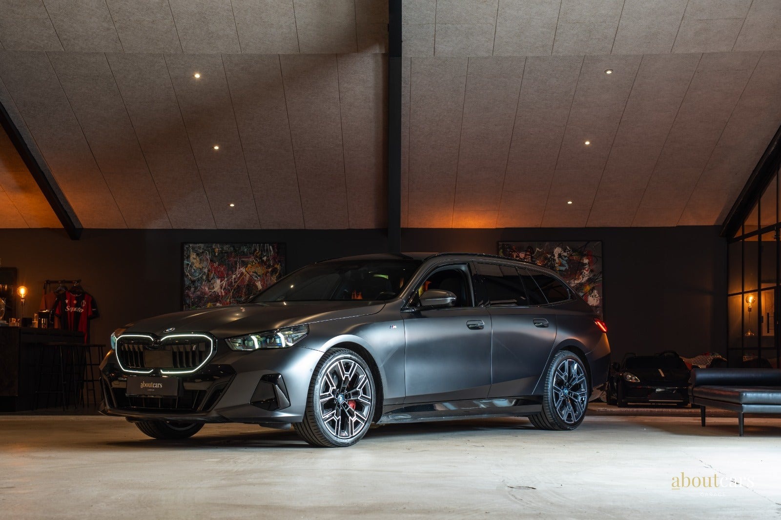 Sort BMW i5 fra 2024