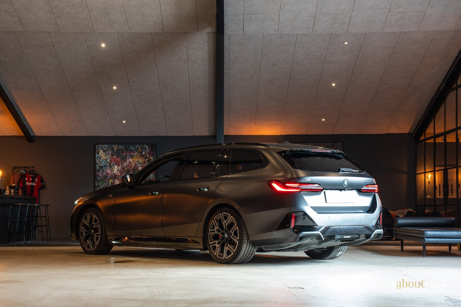 Sort BMW i5 fra 2024