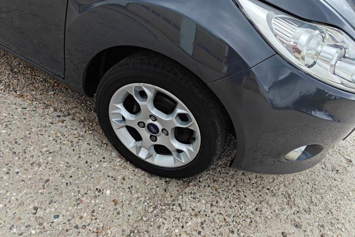 Gul Ford Fiesta fra 2011