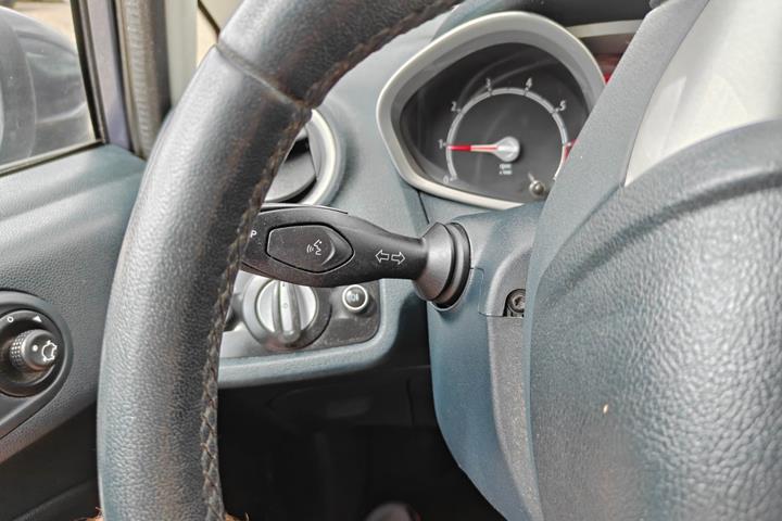 Gul Ford Fiesta fra 2011