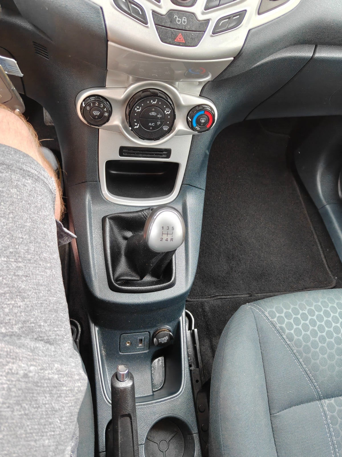 Gul Ford Fiesta fra 2011