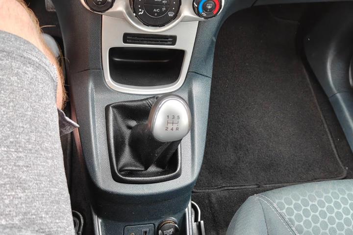Gul Ford Fiesta fra 2011