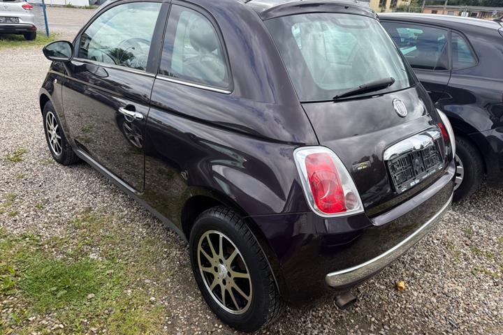 Blå Fiat 500 fra 2008