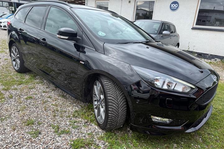 Sort Ford Focus fra 2017